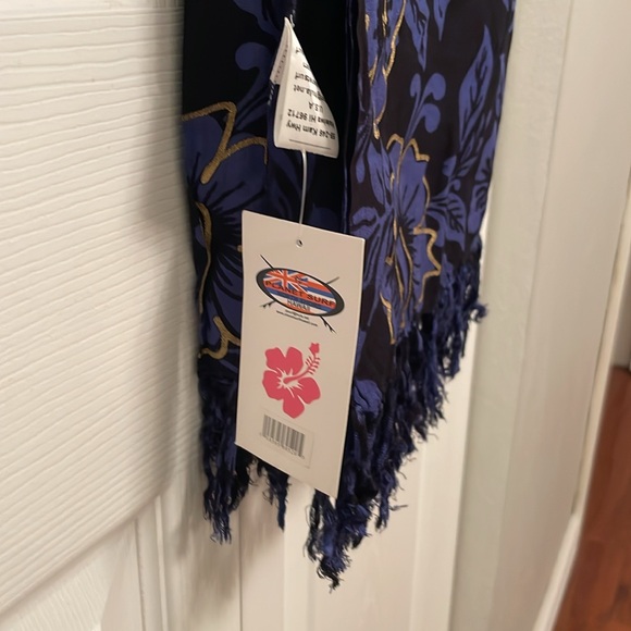 NWT PLANET SURF HAWAII FLORAL Sarong Scarf Wrap in Excellent Condition - Picture 3 of 12